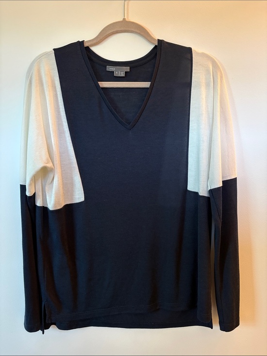 Vince Tops - Vince Navy and Cream Colorblock V-Neck Pullover
